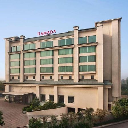 Отель Ramada By Wyndham New Delhi Pitampura Экстерьер фото
