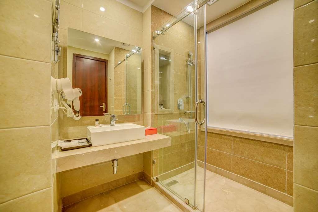 Отель Ramada By Wyndham New Delhi Pitampura Экстерьер фото